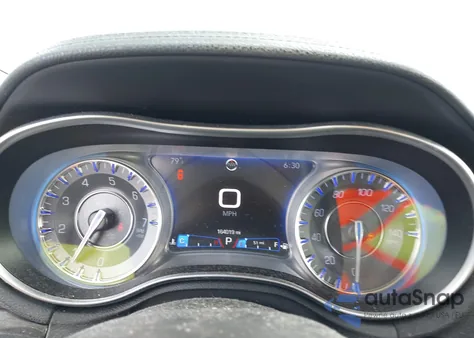 2018 Chrysler 300 Touring L Awd z USA, uszkodzony, nr VIN 2C3CCARG4JH229020